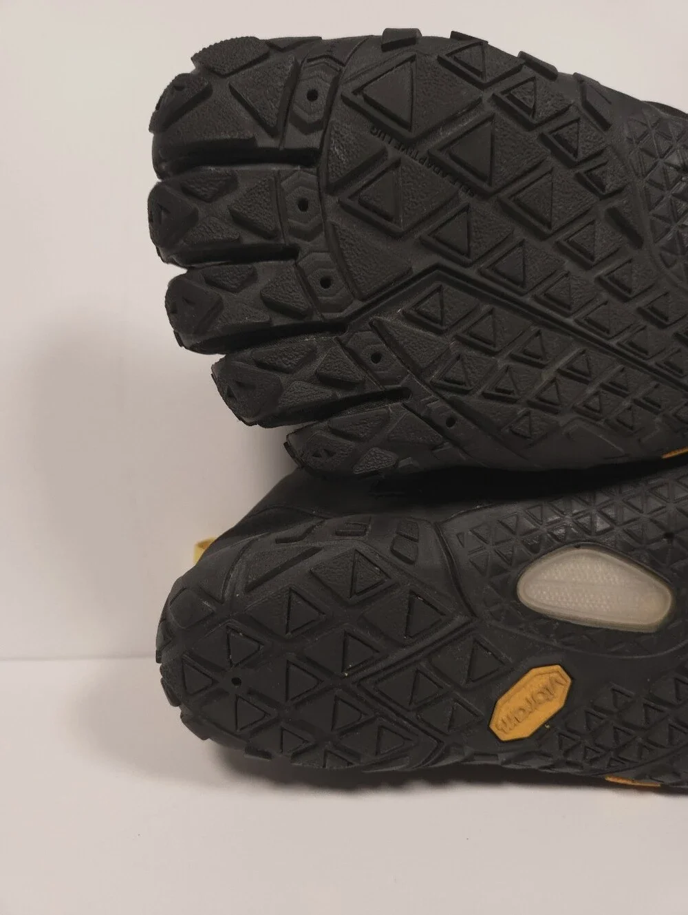 Vibram FiveFingers V-Trail 2.0 Men Size 11-11.5 19M7601 Black Yellow Vibram EUC!